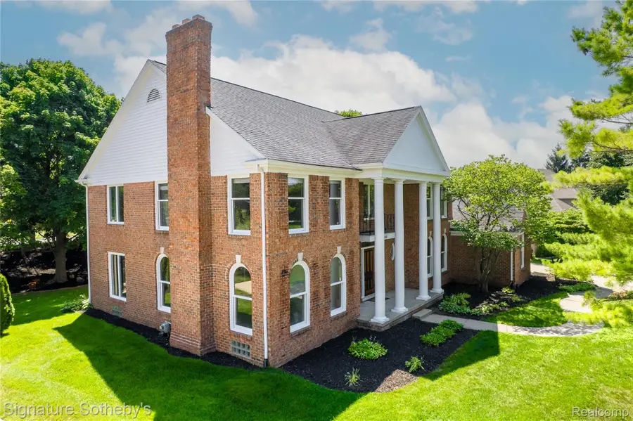 4866 Riverchase Drive, Troy, MI 48098 - #2