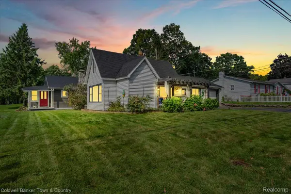 2710 Lakeridge, Wixom, MI 48393