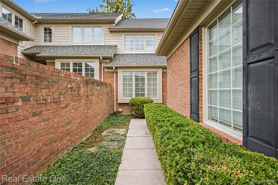 238 Harrington Drive, Troy, MI 48098 - #2