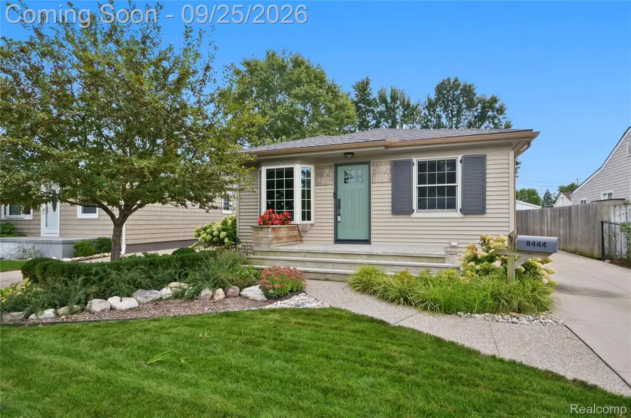 8444 Hettenberger Avenue, Warren, MI 48093 - #2