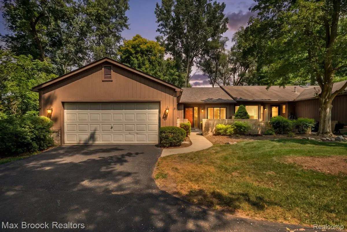 1032 Oak Pointe Drive, Waterford, MI 48327 - #1