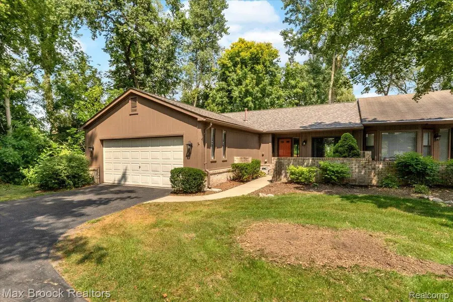 1032 Oak Pointe Drive, Waterford, MI 48327 - #3