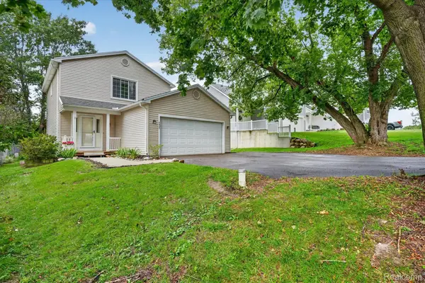 5022 Langdon Drive, Brighton, MI 48114