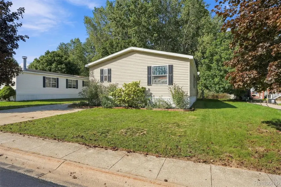 28034 Charlemagne, Romulus, MI 48174 - #2