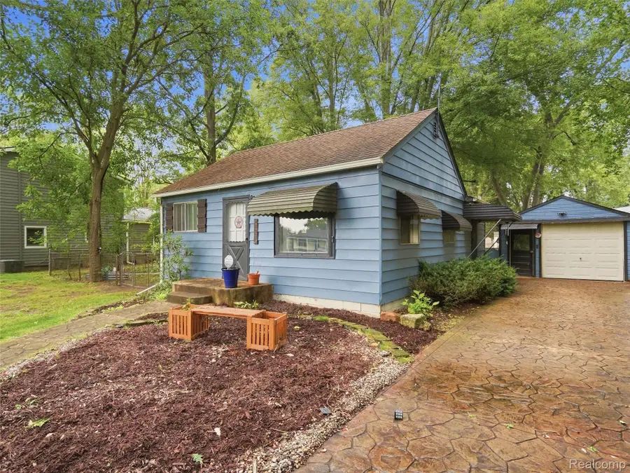21184 Flanders Street, Farmington Hills, MI 48335 - #3