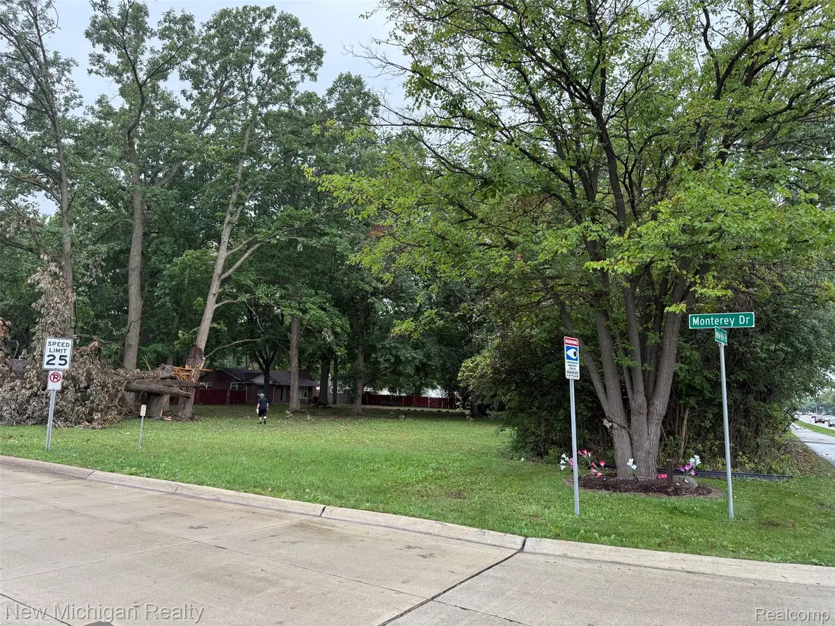 28993 W Monterey Dr Road, Southfield, MI 48076 - #1