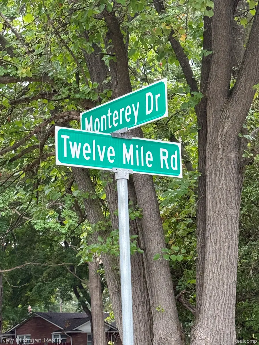 28993 W Monterey Dr Road, Southfield, MI 48076 - #2