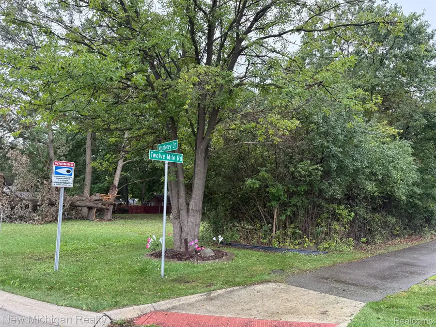 28993 W Monterey Dr Road, Southfield, MI 48076 - #3