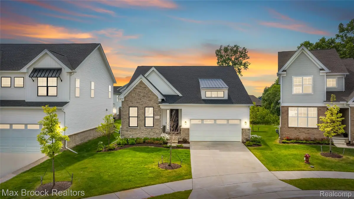 5636 Suffolk Court, West Bloomfield, MI 48322 - #1