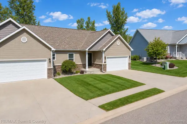 7070 Cambridge Drive #12, Flushing, MI 48433