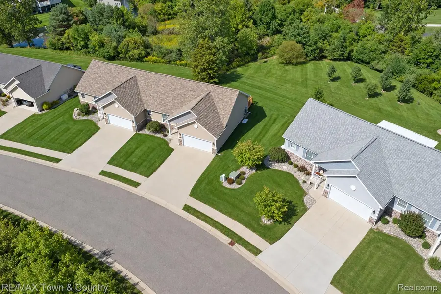 7070 Cambridge Drive #12, Flushing, MI 48433 - #2