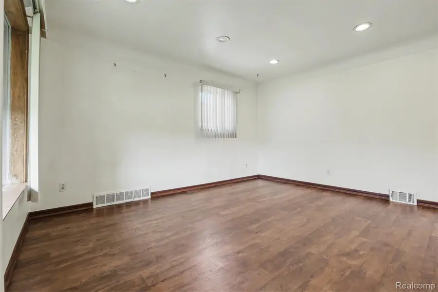 6192 N Waverly Street, Dearborn Heights, MI 48127 - #3