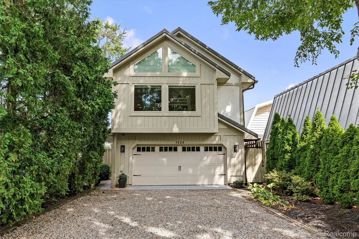 1424 W Oakley Park Road, Commerce, MI 48390 - #1
