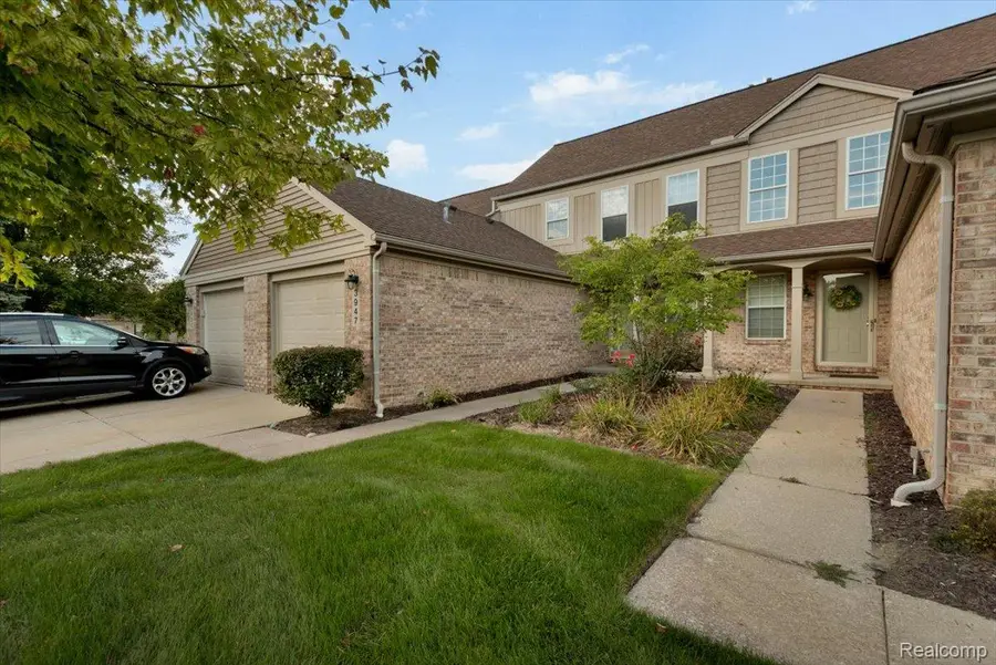 3947 Hunters Circle E, Canton, MI 48188 - #3
