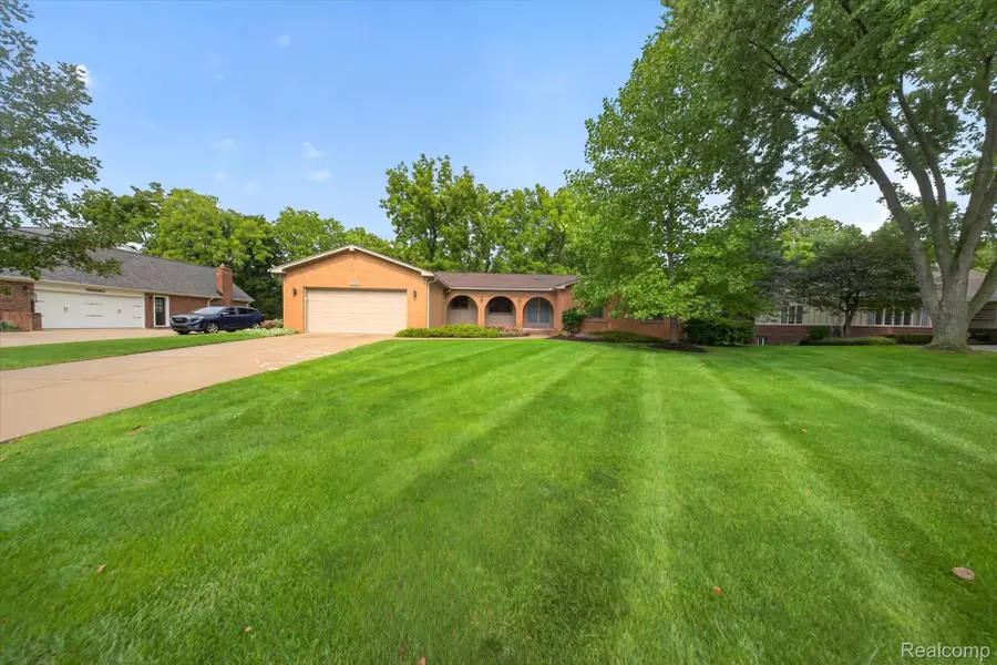48040 Brewster Court, Plymouth, MI 48170 - #2