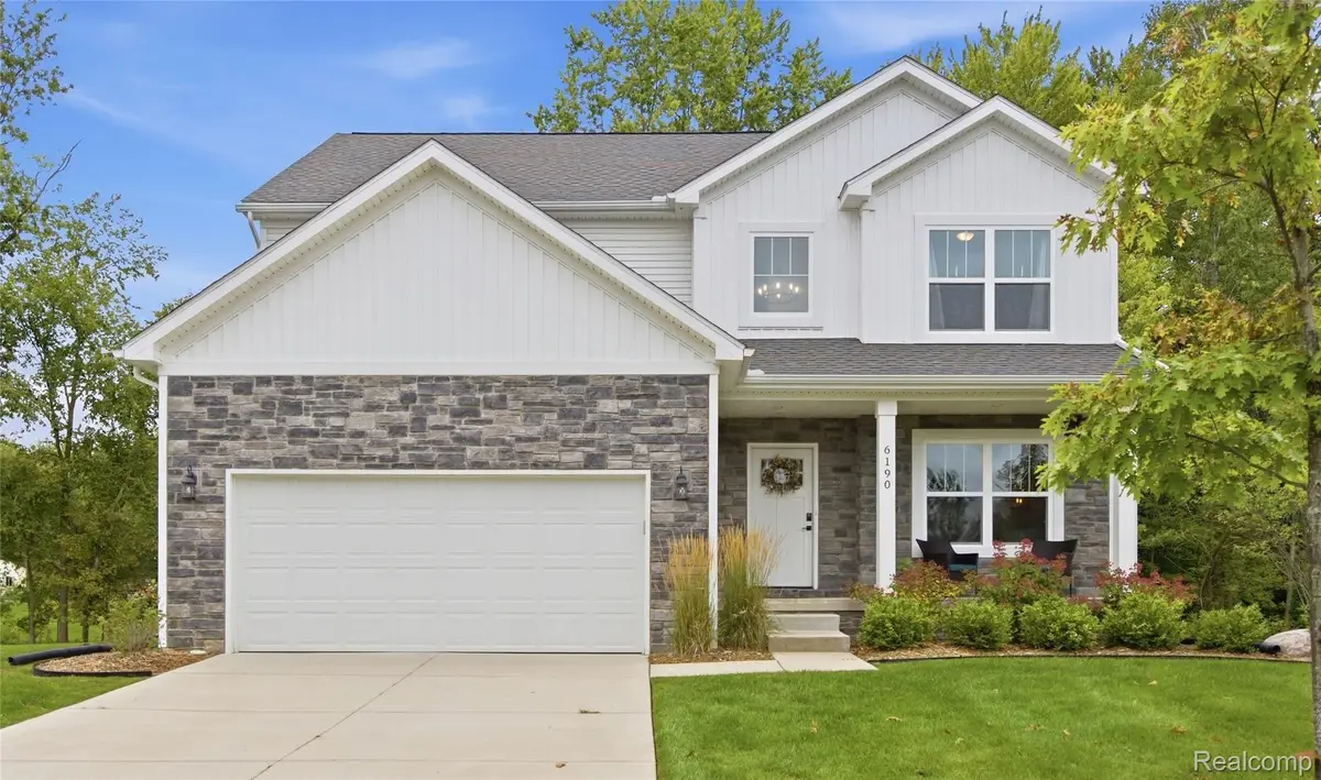 6190 Woodridge Lane, Grand Blanc, MI 48439 - #1