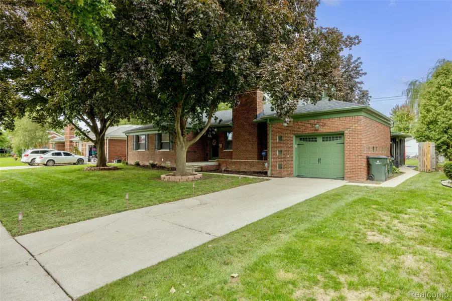 21819 Edgewood Street, Saint Clair Shores, MI 48080 - #2
