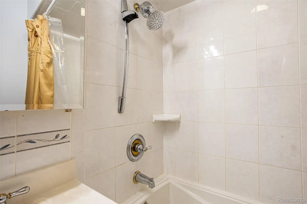 425 E Jamieson Street, Flint, MI 48505 - #1