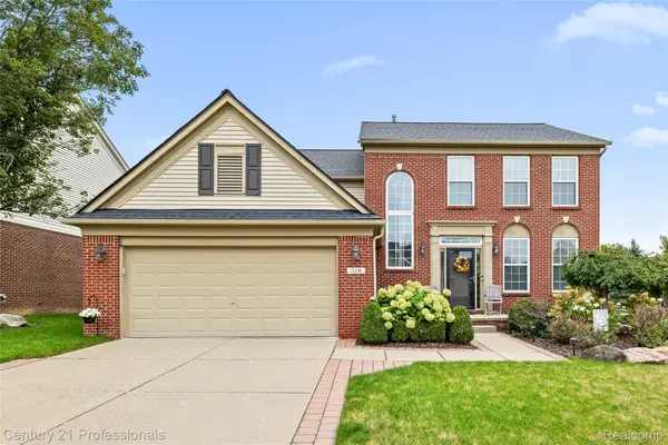 518 Beechwood Way, LakeOrion, MI 48362