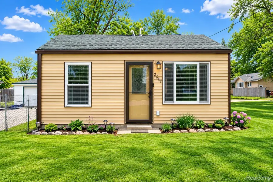 2182 E Boatfield Avenue, Burton, MI 48529 - #2