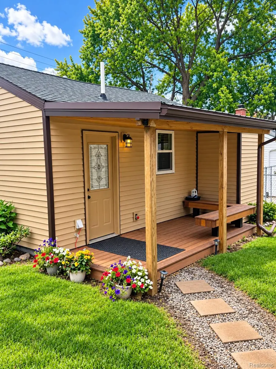 2182 E Boatfield Avenue, Burton, MI 48529 - #3
