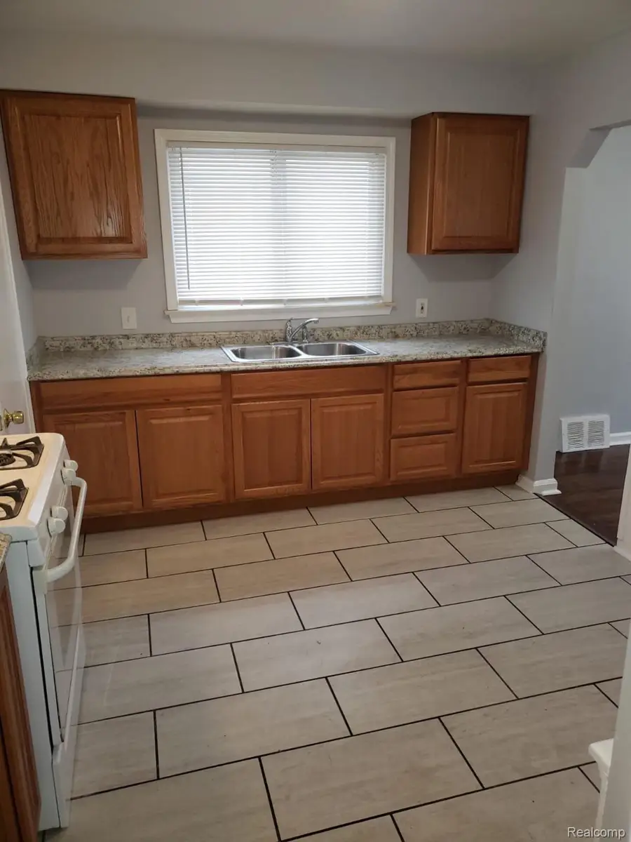 2099 Cleveland Avenue, Lincoln Park, MI 48146 - #2