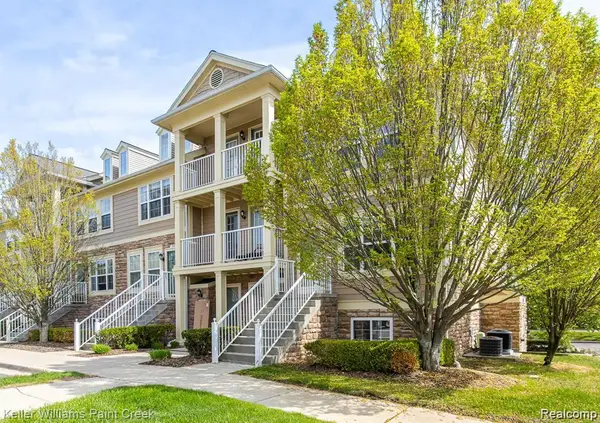100 Evergreen Trail #60, LakeOrion, MI 48362
