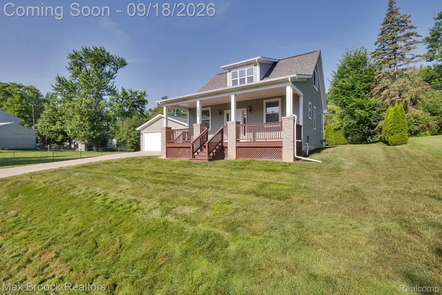 1080 Oregon Boulevard, Waterford, MI 48327 - #2