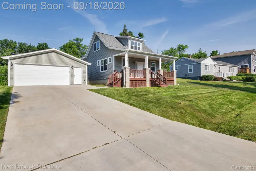 1080 Oregon Boulevard, Waterford, MI 48327 - #3
