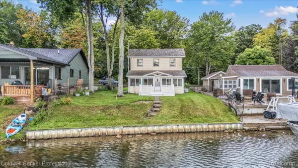 733 Lakeshore Drive, Columbiaville, MI 48421