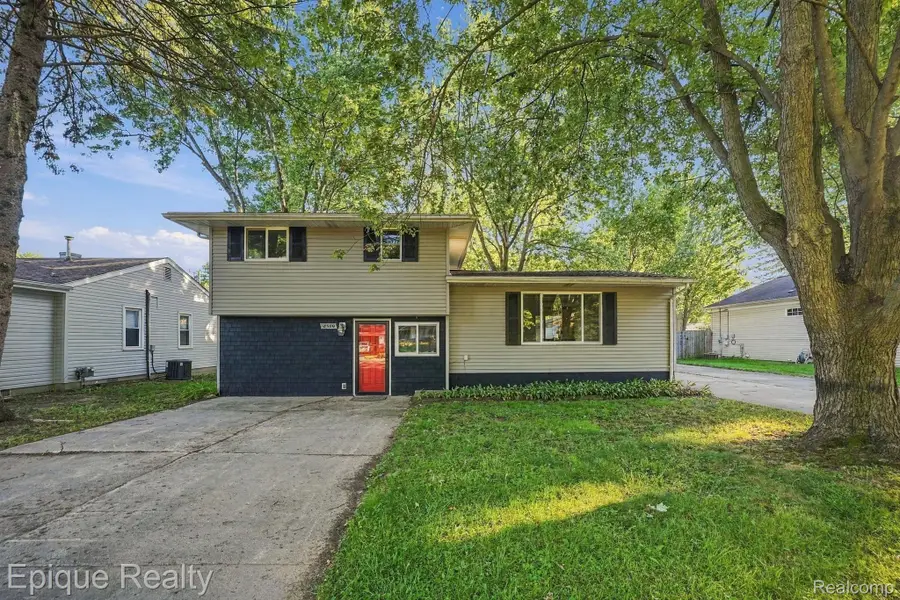 8580 Nancy Avenue, Utica, MI 48317 - #2