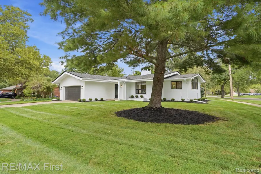 604 S Higbie Place, Grosse Pointe Woods, MI 48236 - #3