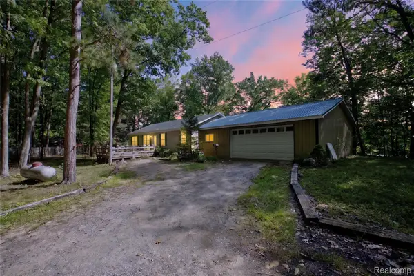 5994 N Lake Sanford Road, Sanford, MI 48657