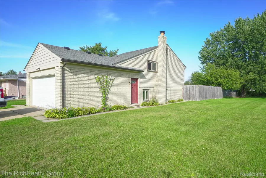 30350 Quinkert Street, Roseville, MI 48066 - #3