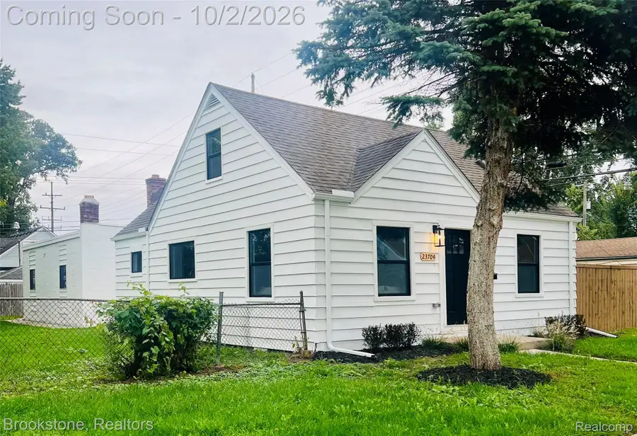 23704 Piper Avenue, Eastpointe, MI 48021 - #2