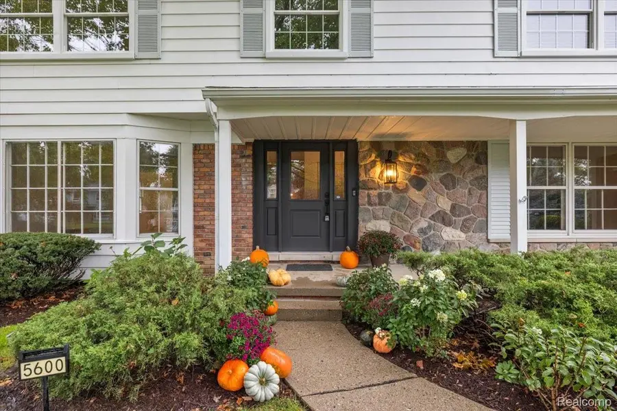 5600 Woodwind Drive, Bloomfield, MI 48301 - #2