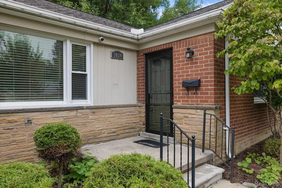 3034 Woodslee Drive, Royal Oak, MI 48073 - #3
