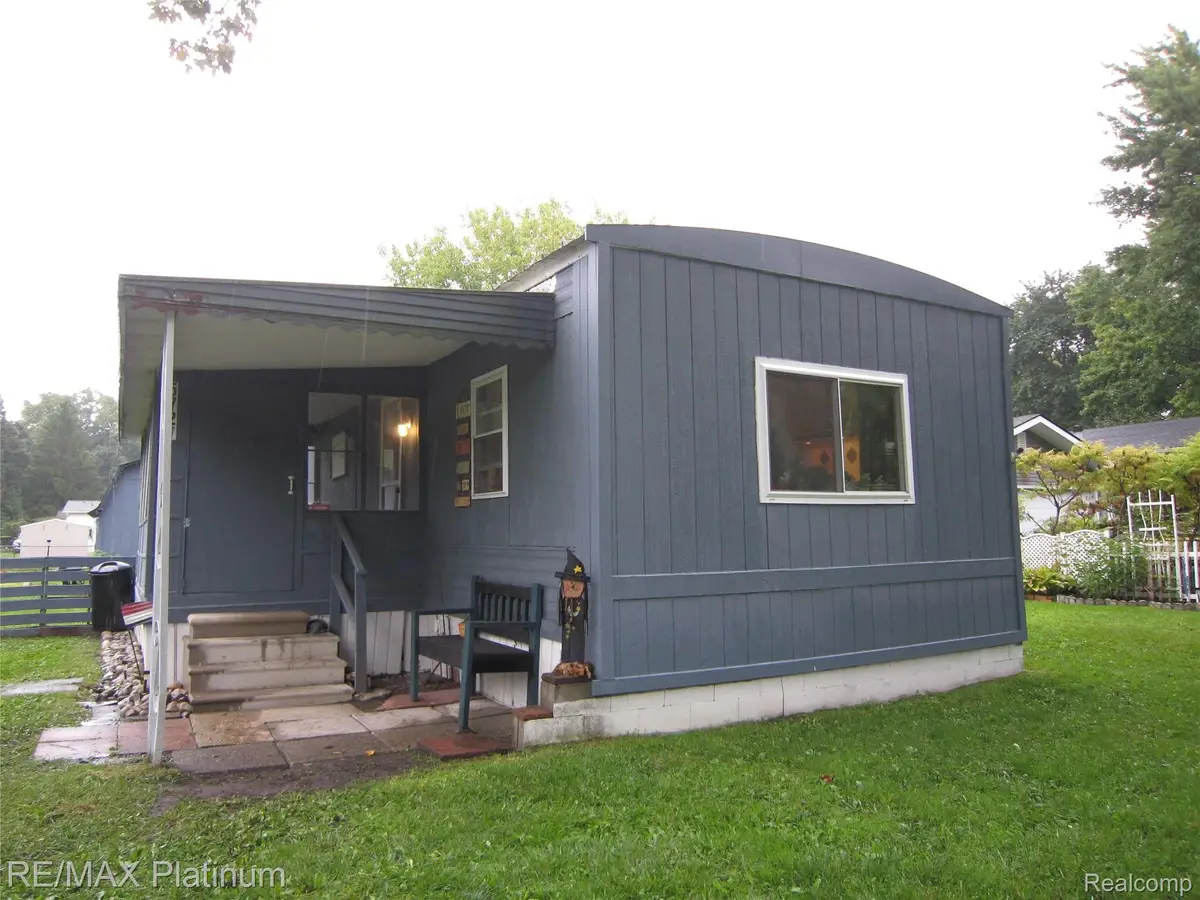 5727 Maunee Drive, Howell, MI 48843 - #1