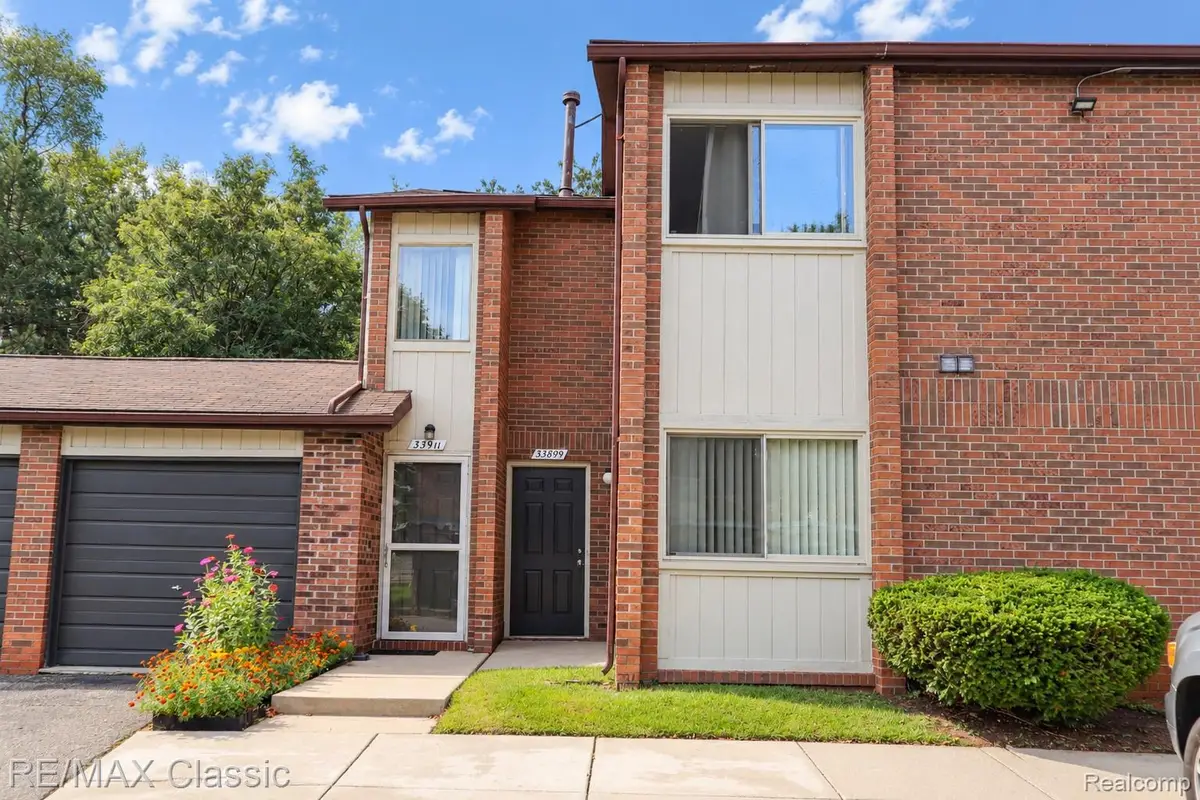 33899 Pondview Circle #10, Livonia, MI 48152 - #1