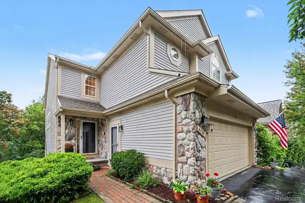 6464 Waters Edge Way, Clarkston, MI 48346