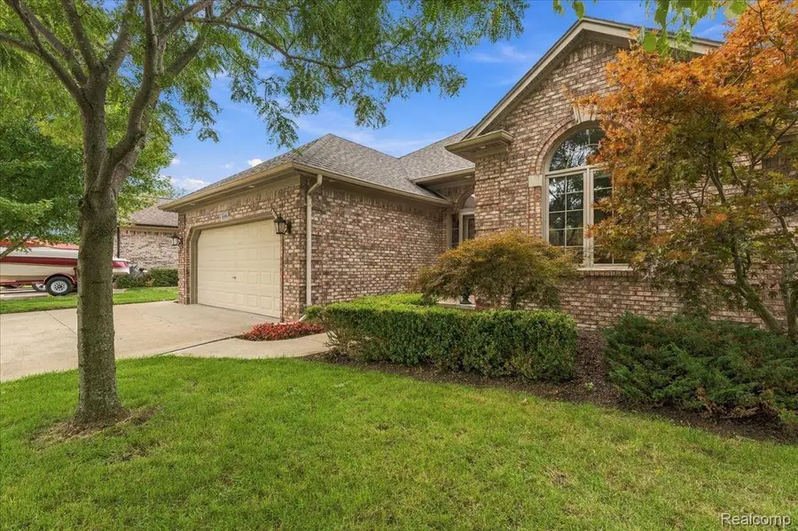 48851 Southway Drive, Macomb, MI 48044 - #2