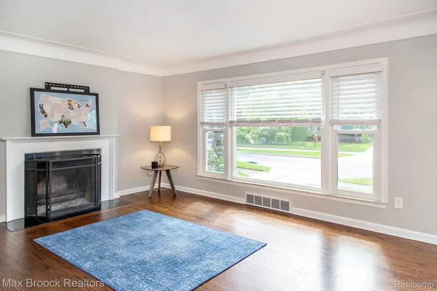 10744 Kingston Avenue, Huntington Woods, MI 48070 - #3