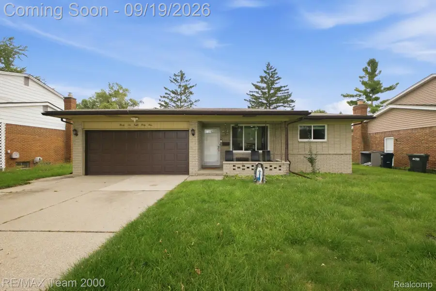 36844 Kyro Court, Sterling Heights, MI 48310 - #2