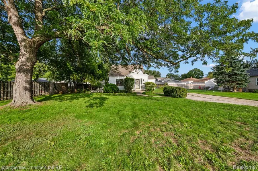 23786 Cushing Avenue, Eastpointe, MI 48021 - #2