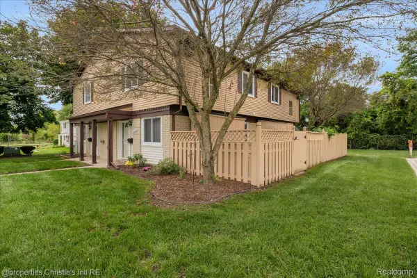 41297 S Woodbury Green Drive, VanBurenTwp, MI 48111
