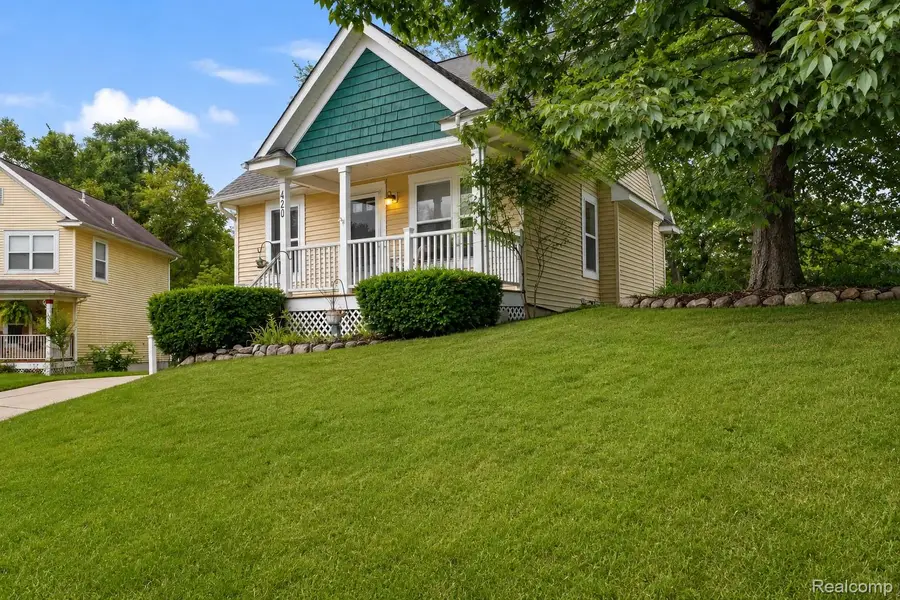 420 Montclair Lane, Howell, MI 48843 - #2
