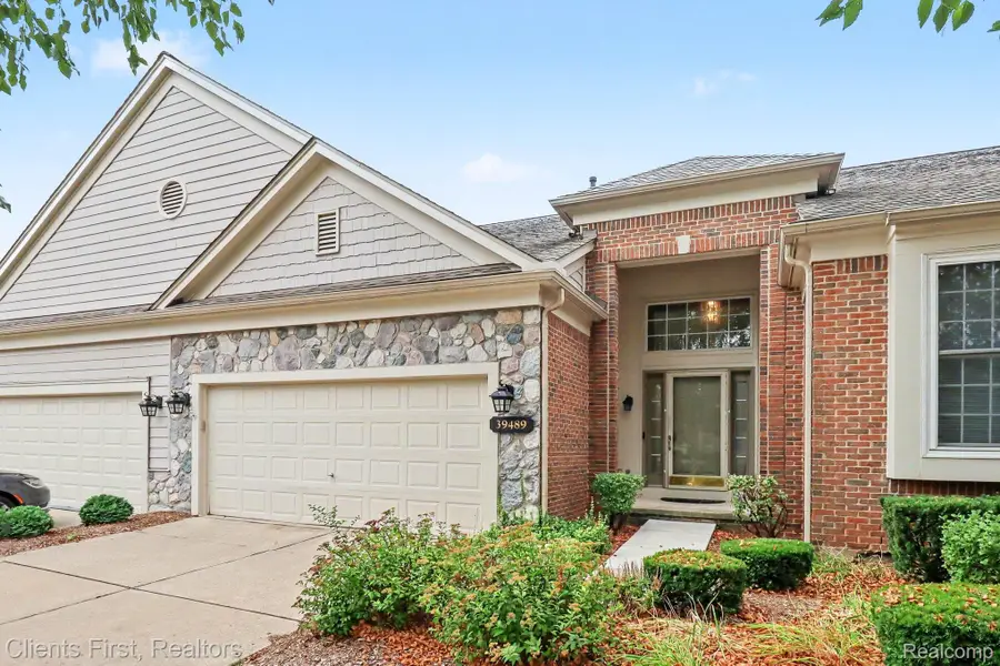 39489 Edgewater Drive, Northville, MI 48168 - #2