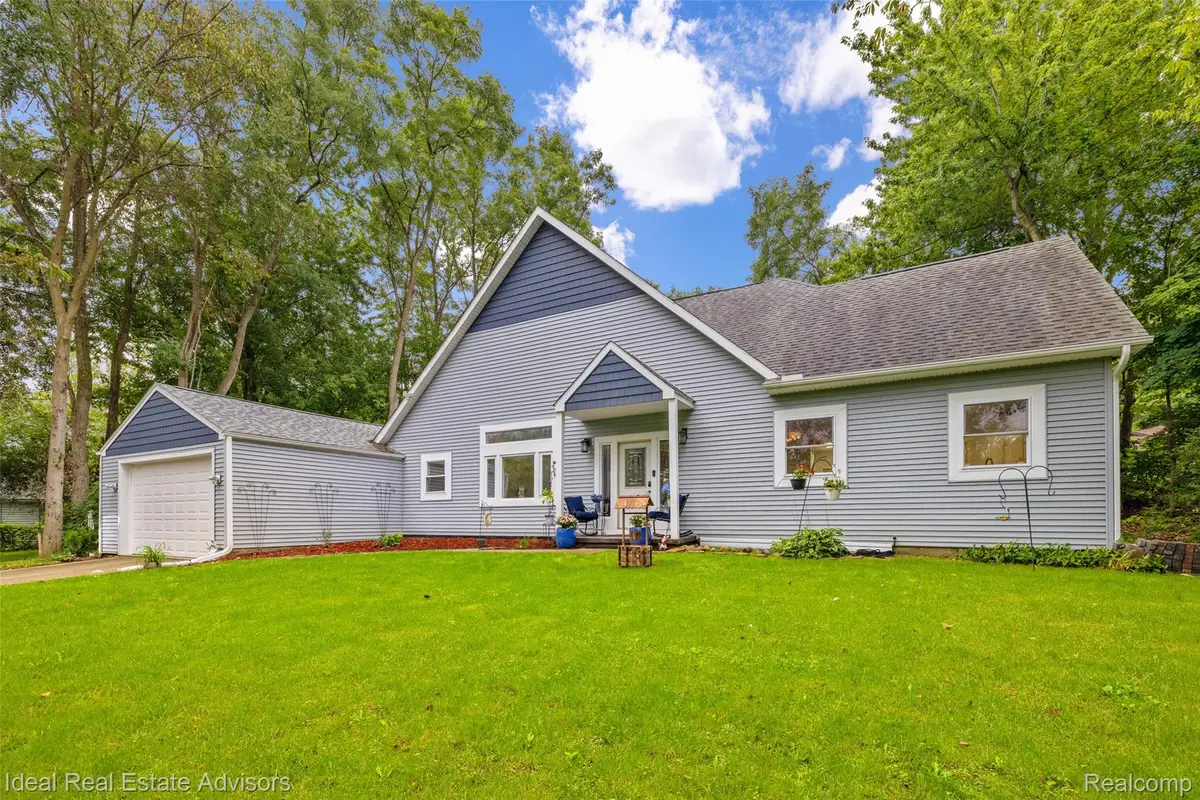 6304 Hiawatha Road, Hamburg, MI 48189 - #1