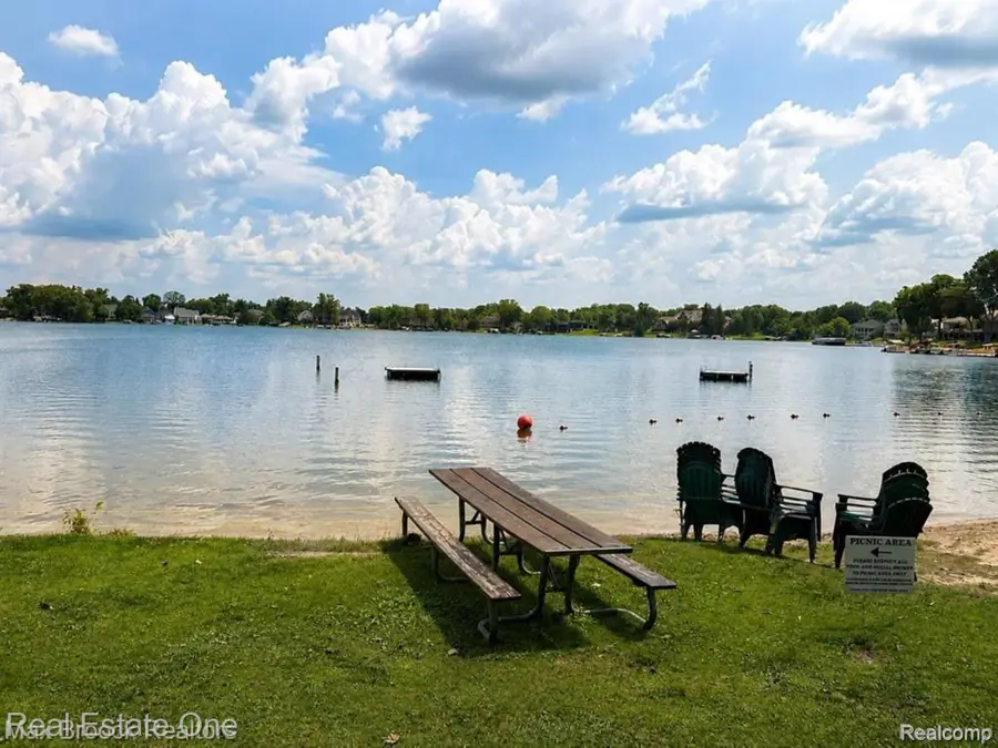 4463 Westover Drive, West Bloomfield, MI 48323 - #2