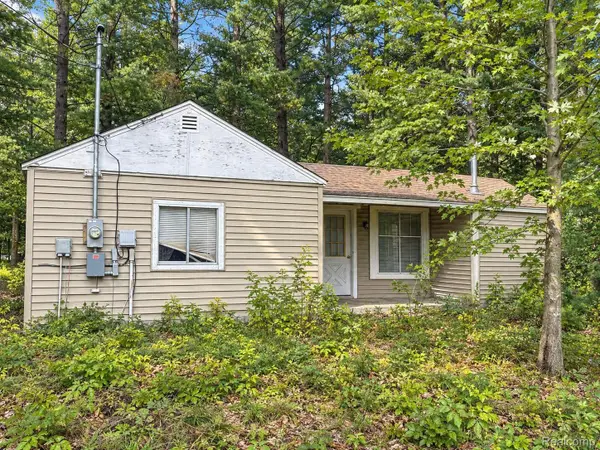 1277 East Avenue, Harrison, MI 48625